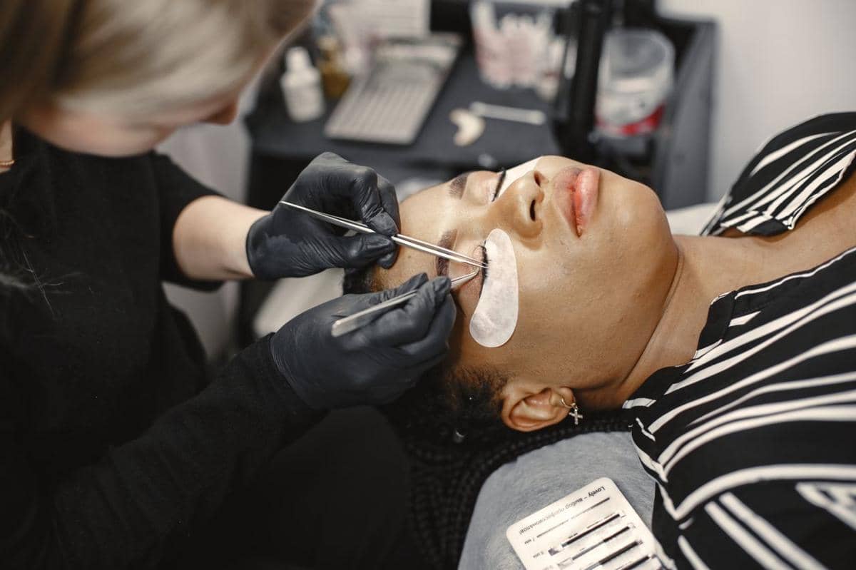 Ilustrasi lash lift