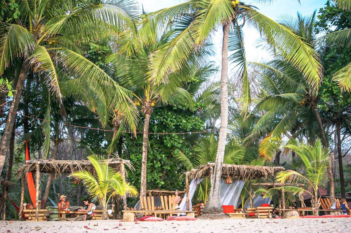 ilustrasi wisata tepi pantai