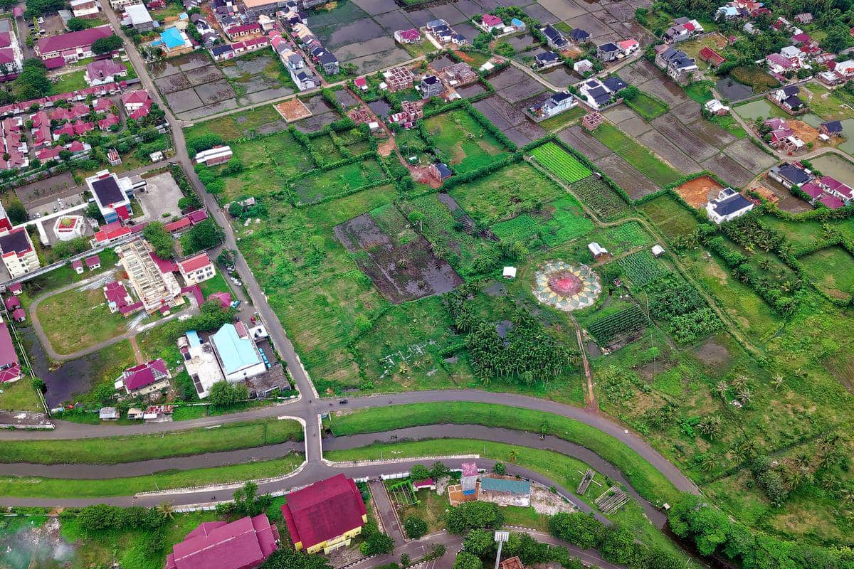 Mengapa Harga Tanah di Kota Lebih Mahal daripada di Desa?