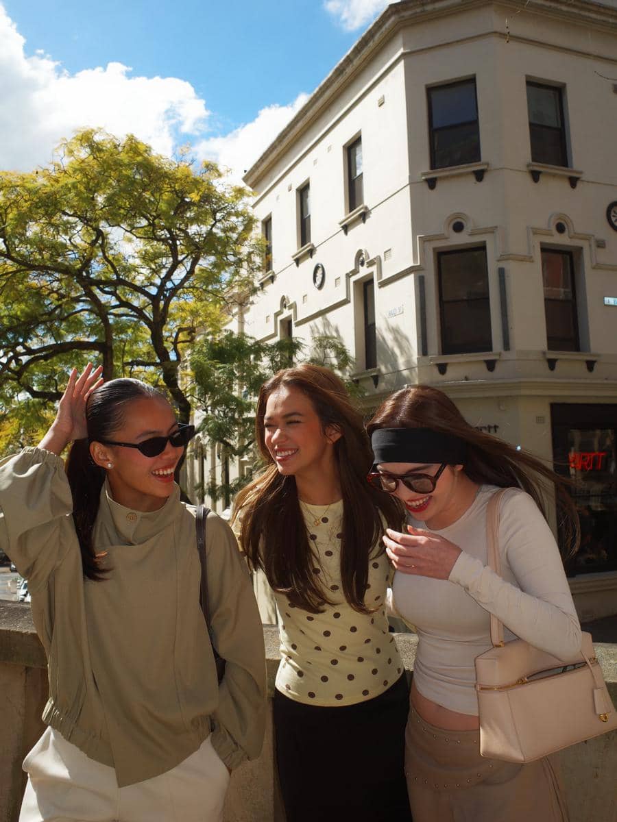 Rebecca Klopper dan sahabat liburan di Sydney