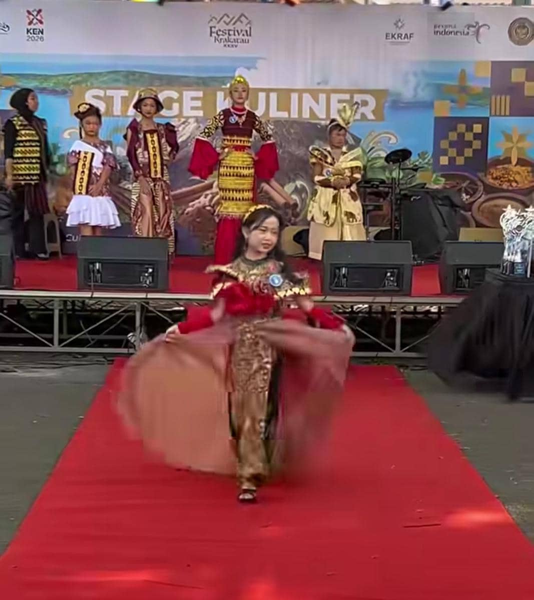 Potret Festival Krakatau XXXV yang dibagikan IDN Times, menampilkan momen perhelatan budaya di Lampung.