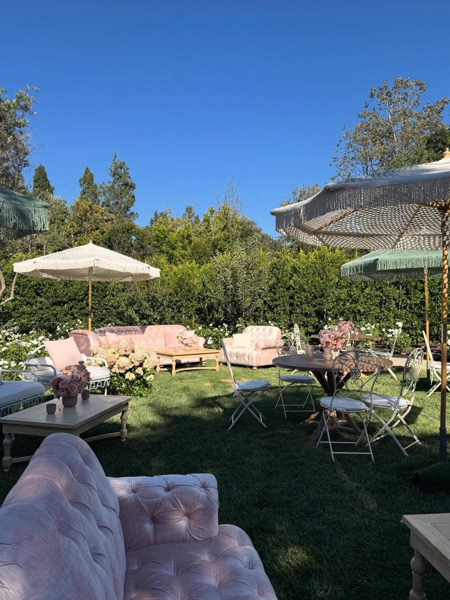 Gaya dan dekorasi baby shower Taylor Lautner tertata untuk merayakan kehadiran calon buah hati keluarga.