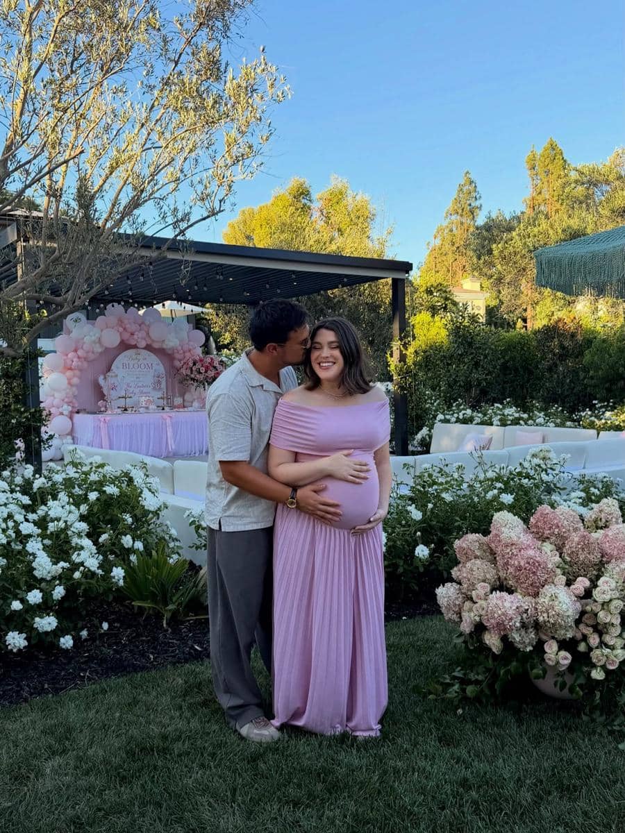 Detail gaya dan dekorasi pada acara baby shower Taylor Lautner yang ditampilkan melalui unggahan Instagram.