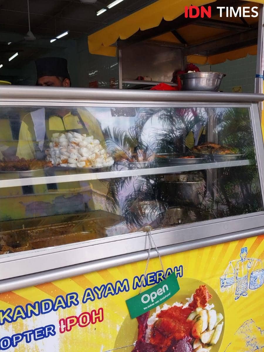 Potret kedai Nasi Ganja atau Nasi Kandar Ayam Merah di Ipoh, Malaysia