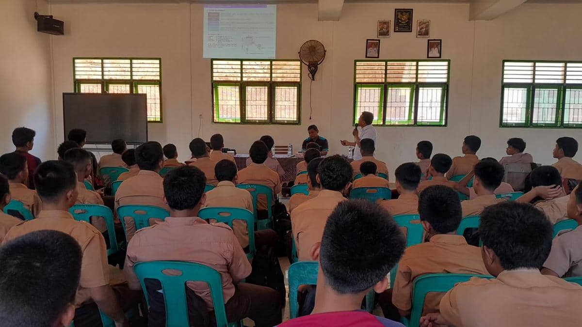 Hidupkan Asa Pasca Bencana Lewat Seminar Teknologi di SMKN 1 Lumut