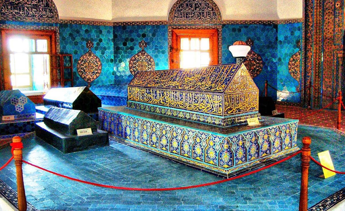 Makam Hijau, yaitu mausoleum Sultan Ottoman kelima, Mehmed I, di Bursa, Turki.