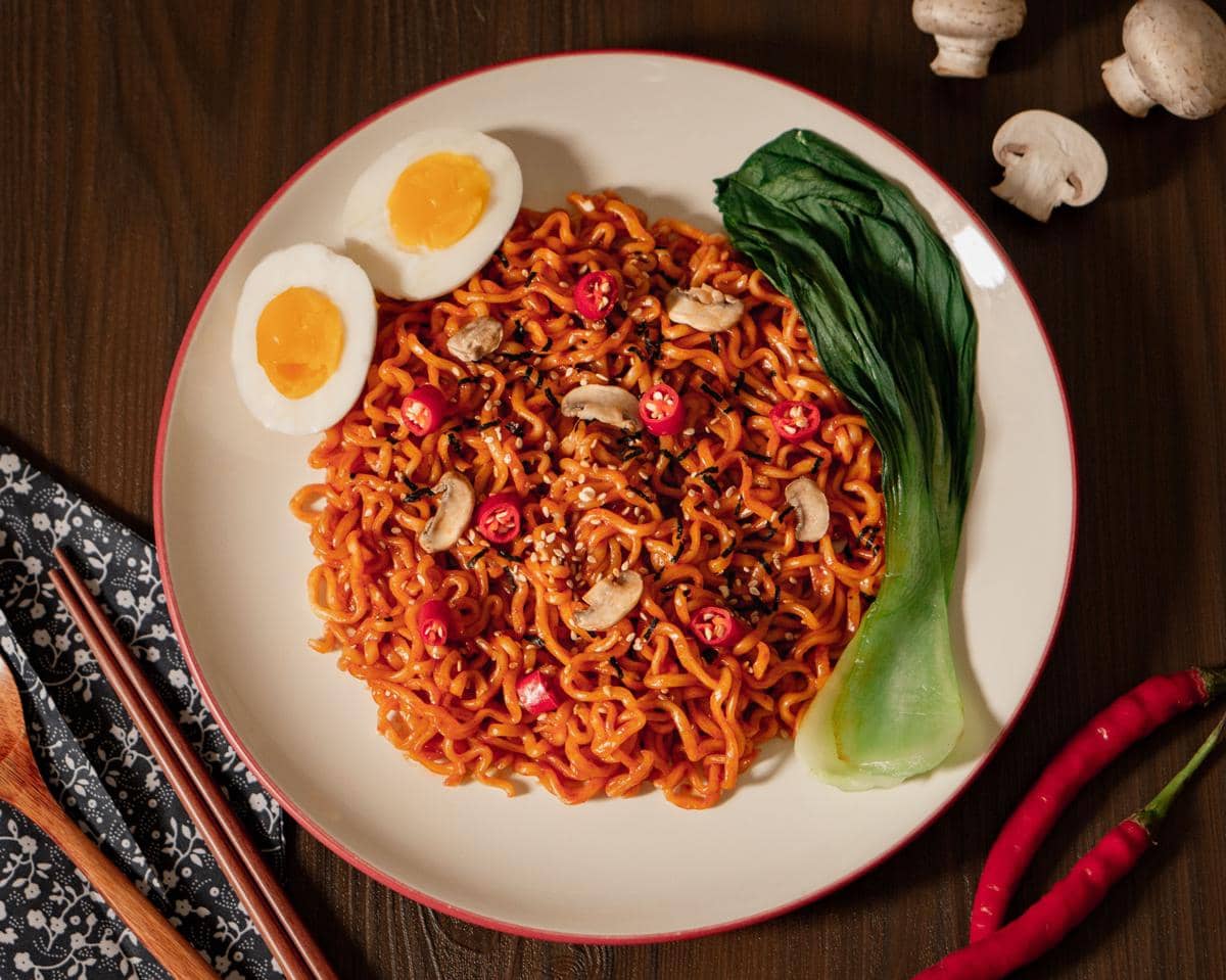 ilustrasi mie gochujang