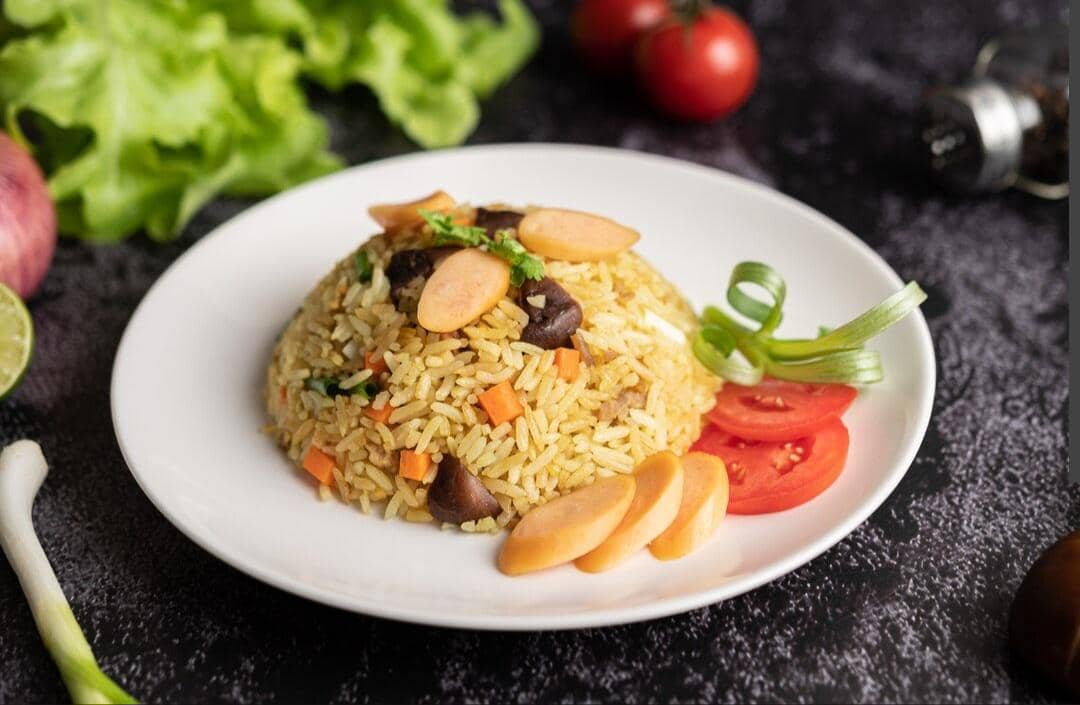 Resep Nasi Goreng Sosis Teriyaki, Menu Akhir Bulan ala Restoran