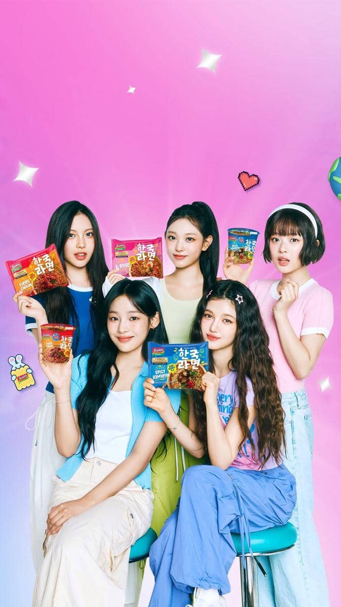 potret NewJeans saat menjadi brand ambassador produk Indomie
