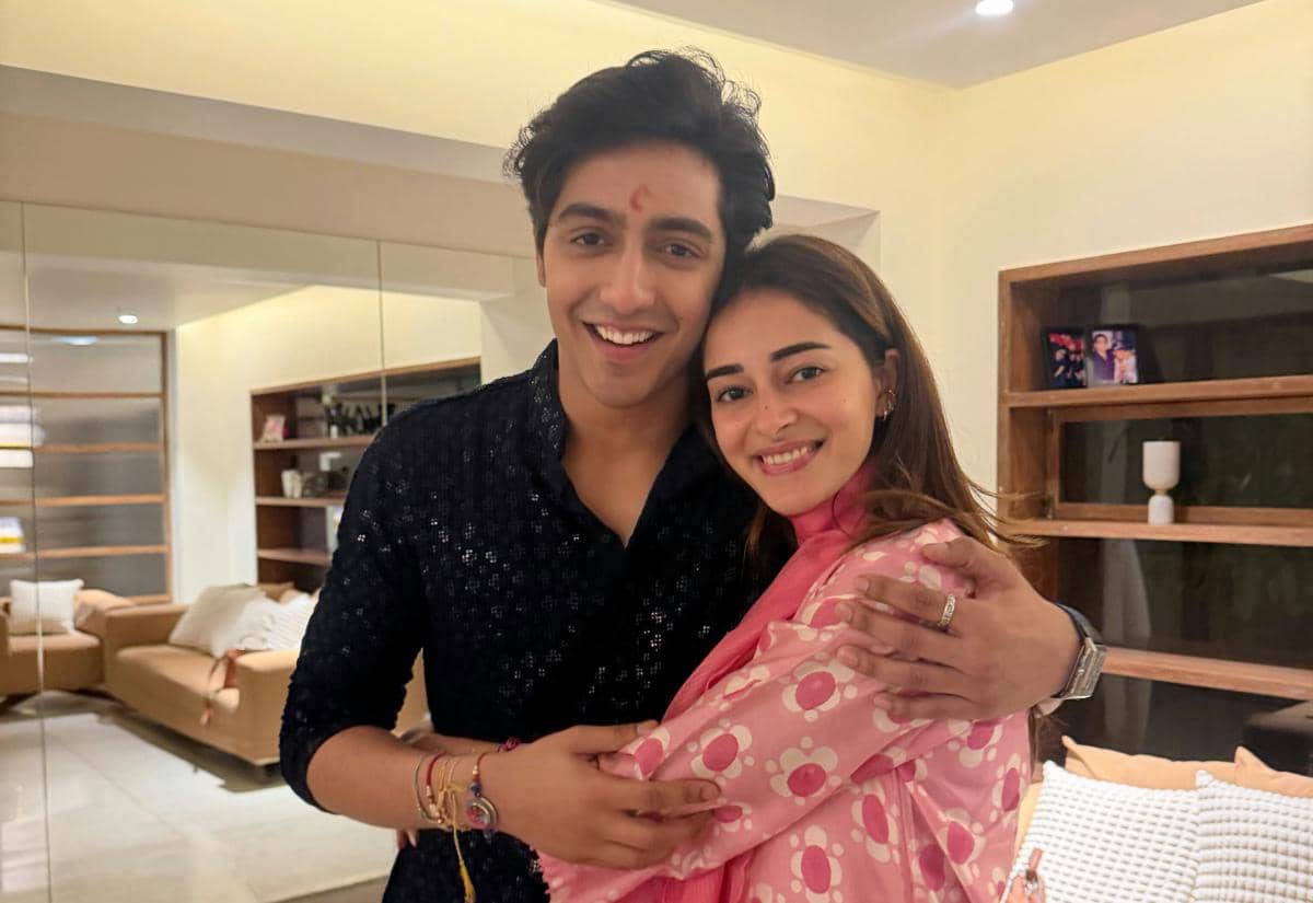 Ananya Panday Rayakan Raksha Bandhan, Dapat Amplop dari Ahaan Panday!