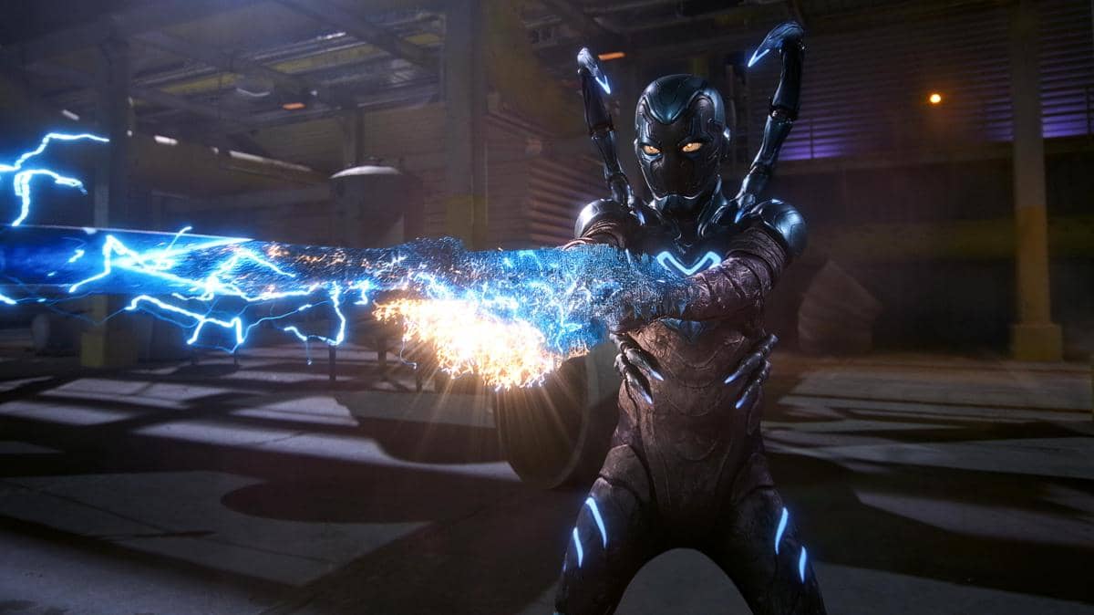 Blue Beetle, karakter pahlawan super dari film produksi DC Studios, tampil dalam materi visual promosi resmi.