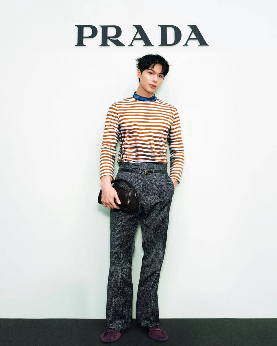 Glenn Yong mengenakan tas sebagai pelengkap gaya OOTD dalam potret yang diunggah di akun Instagram pribadinya.