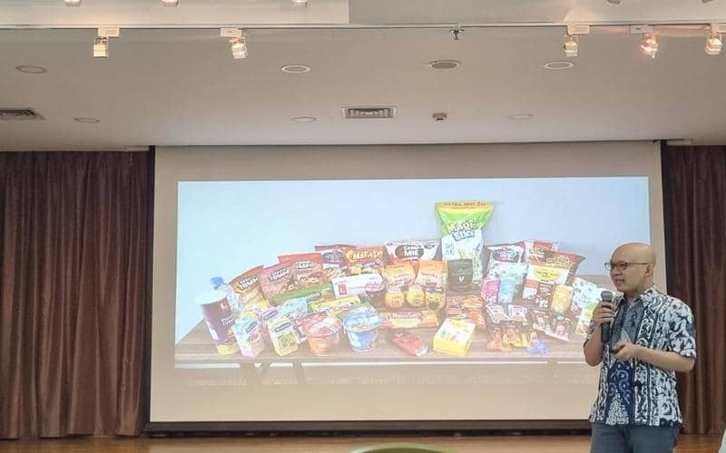 Pengajar Program Bahasa dan Kebudayaan Korea UGM, Suray Agung Nugrohokuliah memberikan materi kuliah khusus “Korean Vibes, Local Brand: Hangeul sebagai Strategi Branding” di Korean Cultural Center (KCC) Indonesia.
