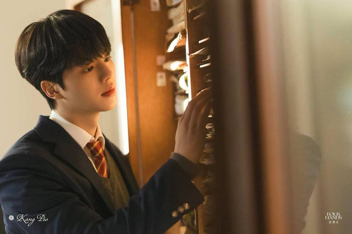 Still drama Four Hands, Two Sonatas dari tvN Drama menampilkan cuplikan adegan para karakter dalam serial tersebut.
