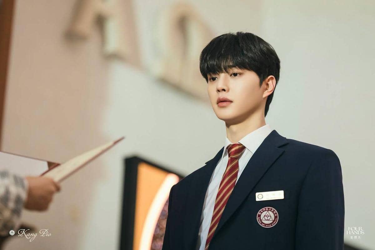 Potongan adegan resmi dari drama Four Hands, Two Sonatas yang dirilis oleh tvN Drama sebagai materi promosi.