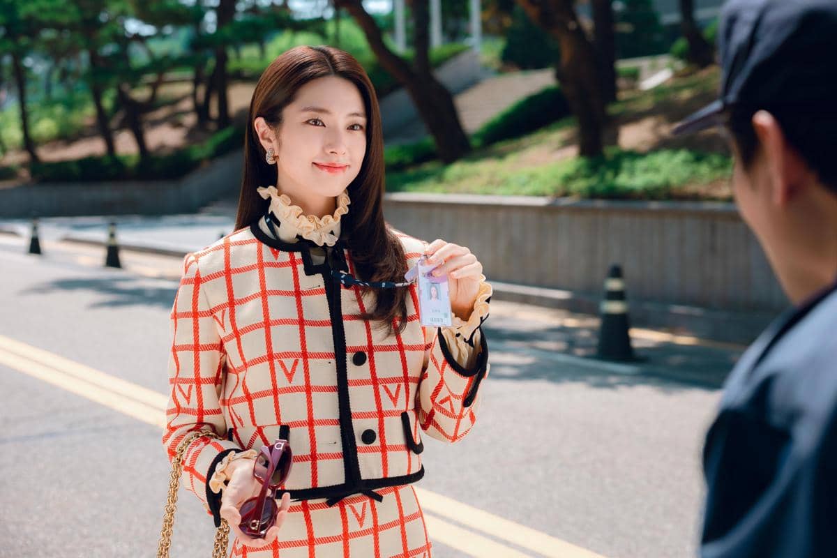 Cuplikan adegan drama Our Sticky Love dari Netflix Korea yang menampilkan para tokoh dalam salah satu momen cerita.