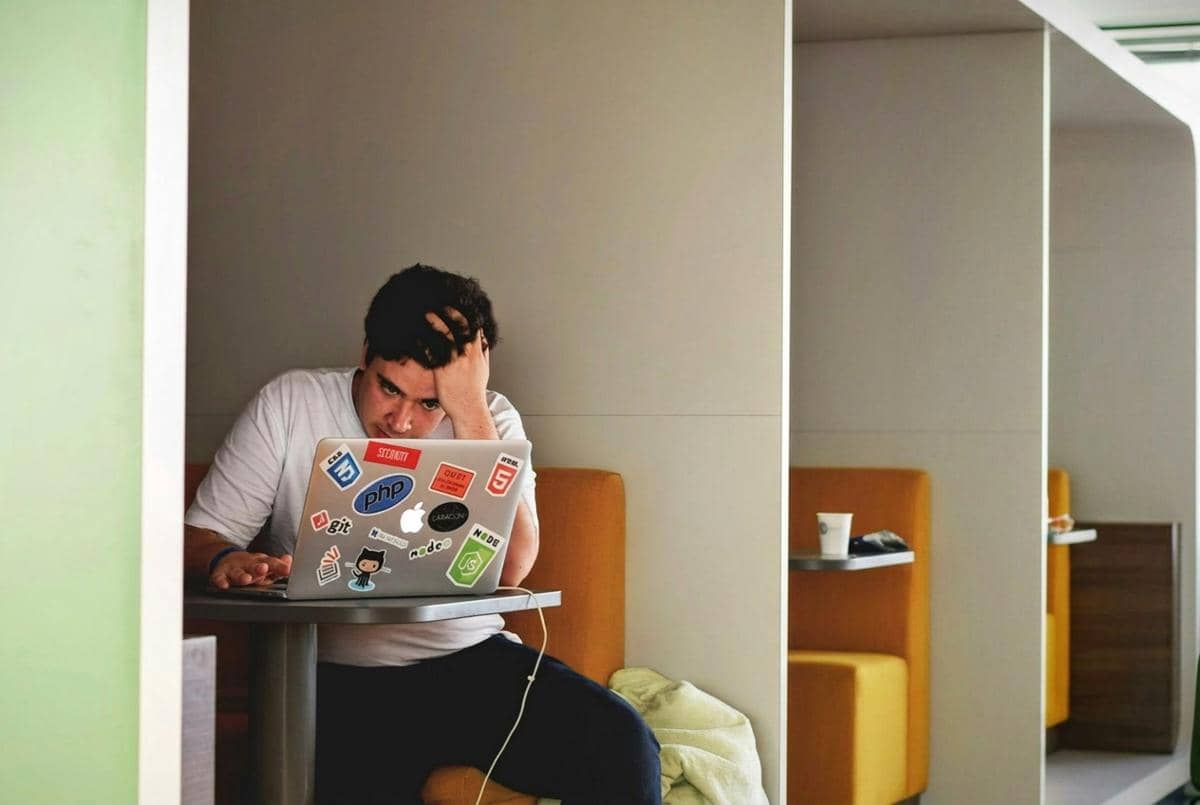 Laki laki yang sedang stress