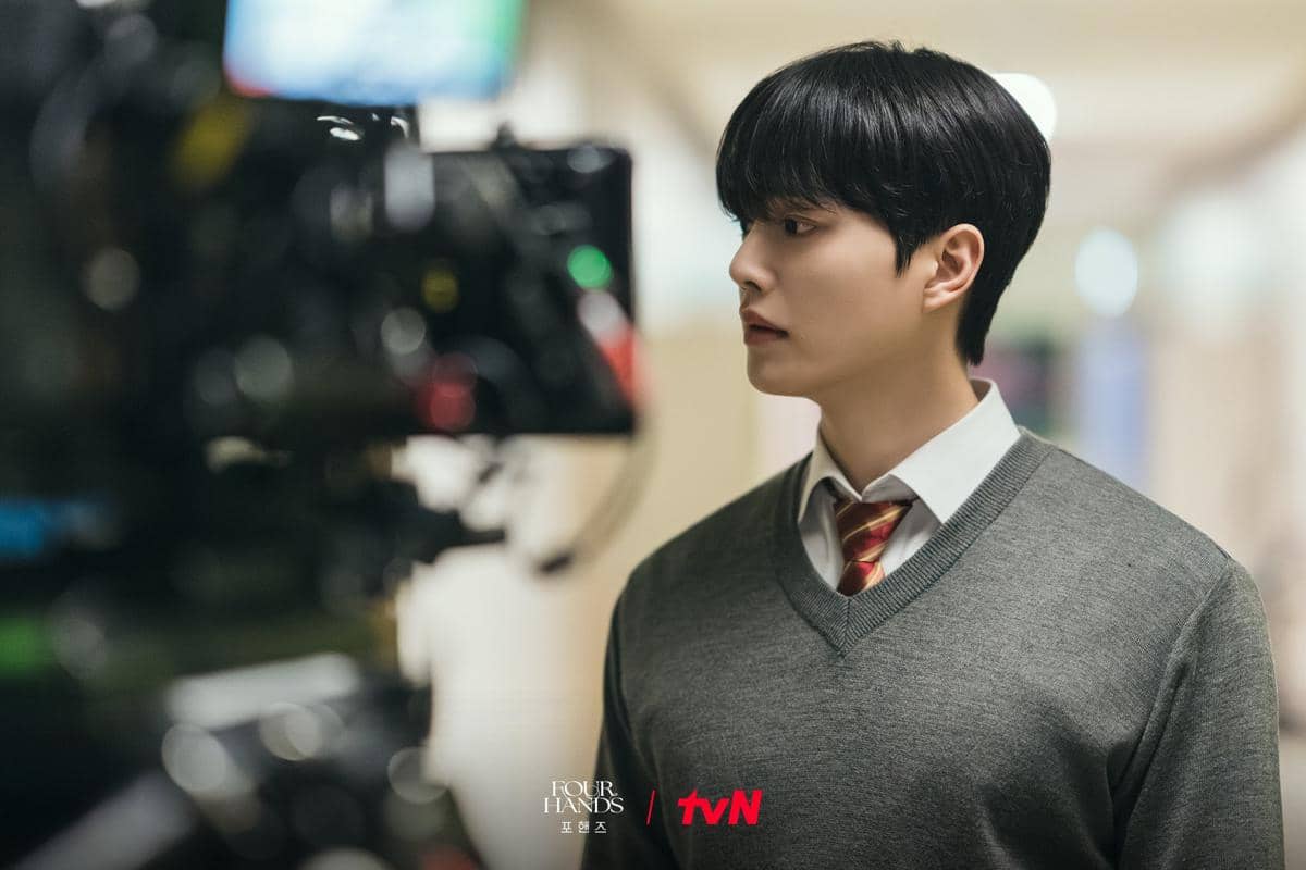 Still cut drama Korea Four Hands, Two Sonatas yang menampilkan cuplikan adegan dalam serial tersebut.