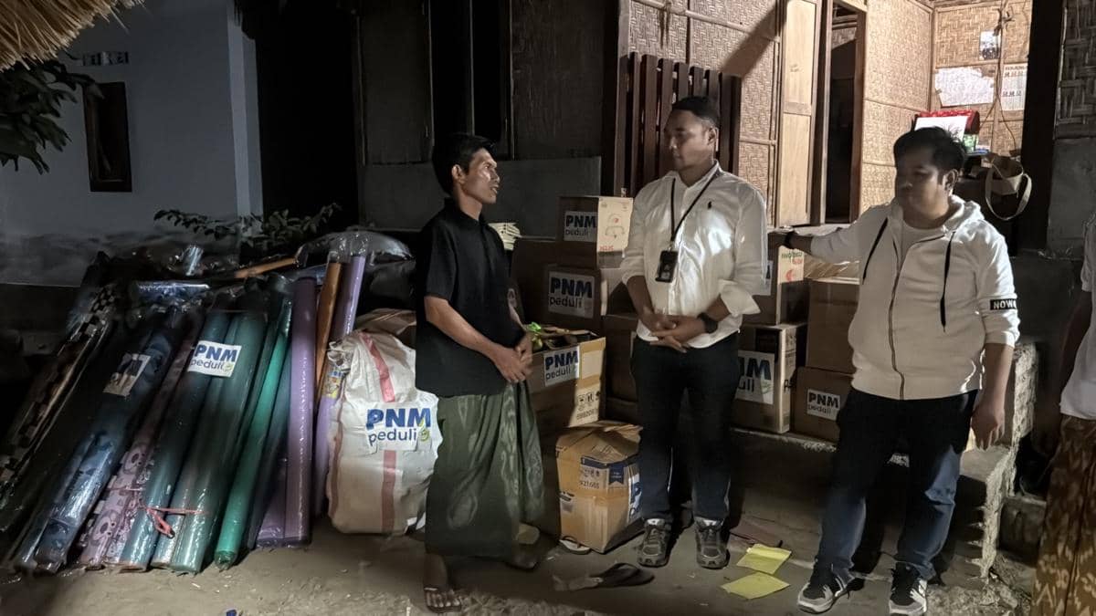 Nasabah PNM Mekaar di Desa Sade Ditemani PNM Melewati Masa Sulit
