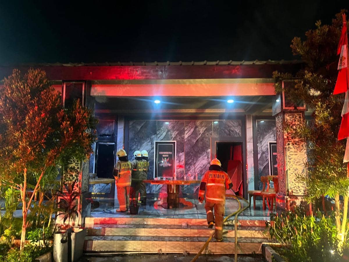 Posko GRIB di Kebon Jeruk Jakarta Barat Kebakaran Senin Dini Hari
