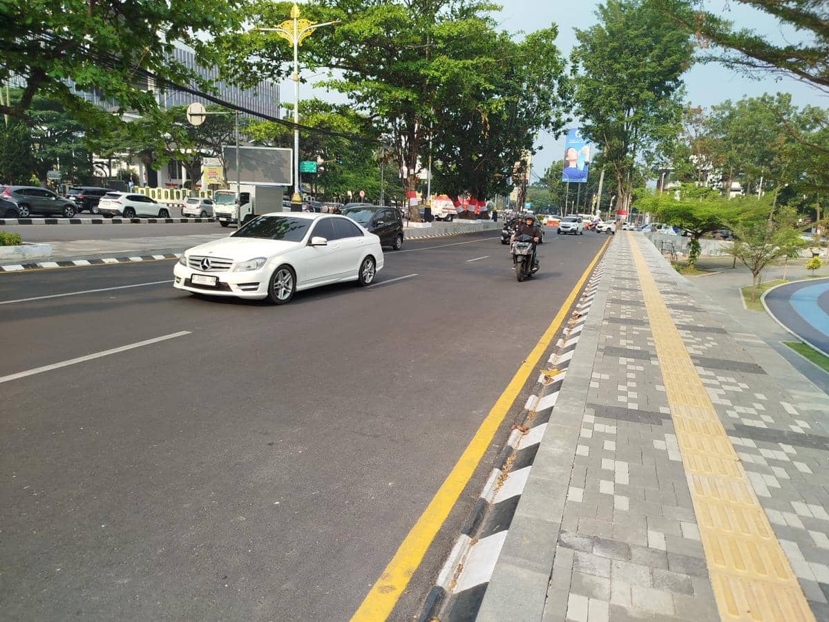Trotoar Gasibu Terlalu Tinggi, Gubernur Dedi Mulyadi Sentil DBMPR 
