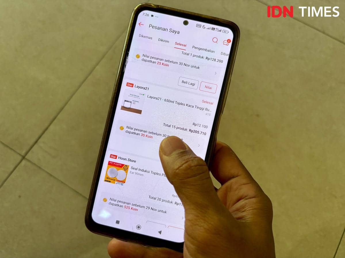 Bukti pemesanan stoples kaca untuk Cumi Item melalui aplikasi Shopee. (IDN Times/Dhana Kencana)