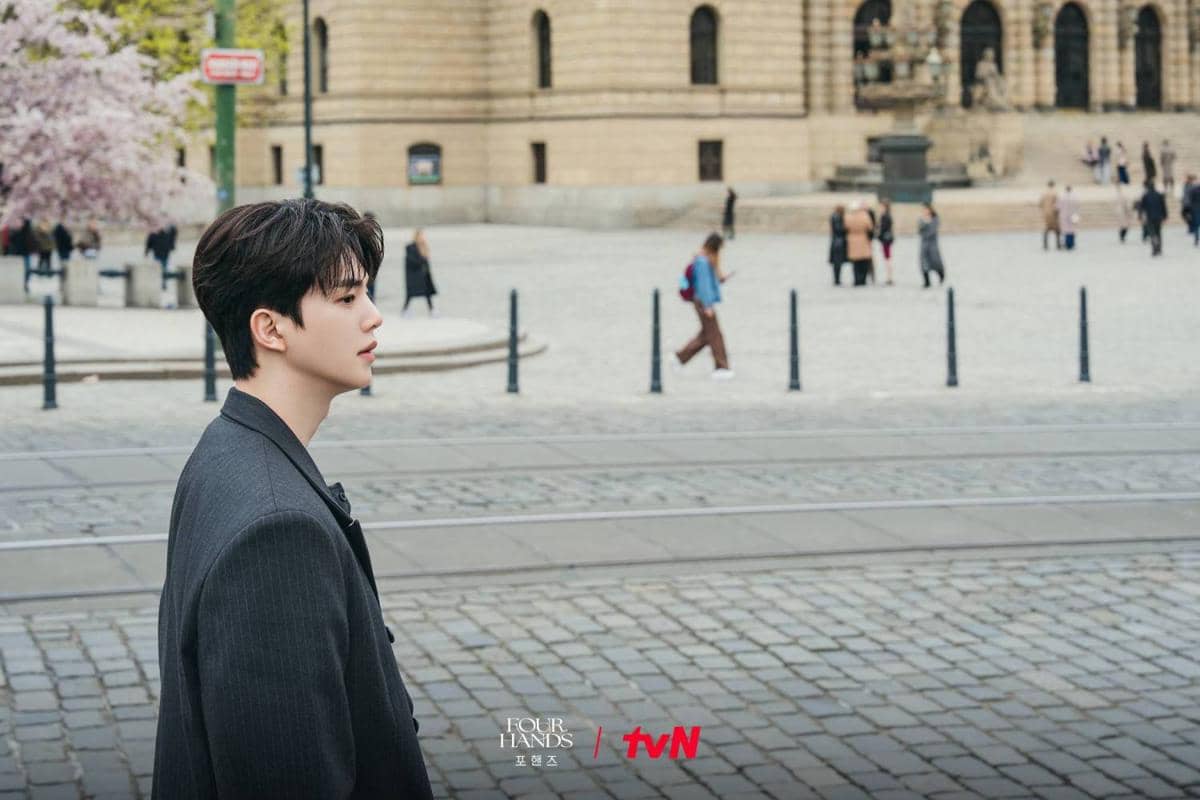 Potongan adegan drama Four Hands, Two Sonatas dari tvN Drama, menggambarkan salah satu momen dalam serial tersebut.