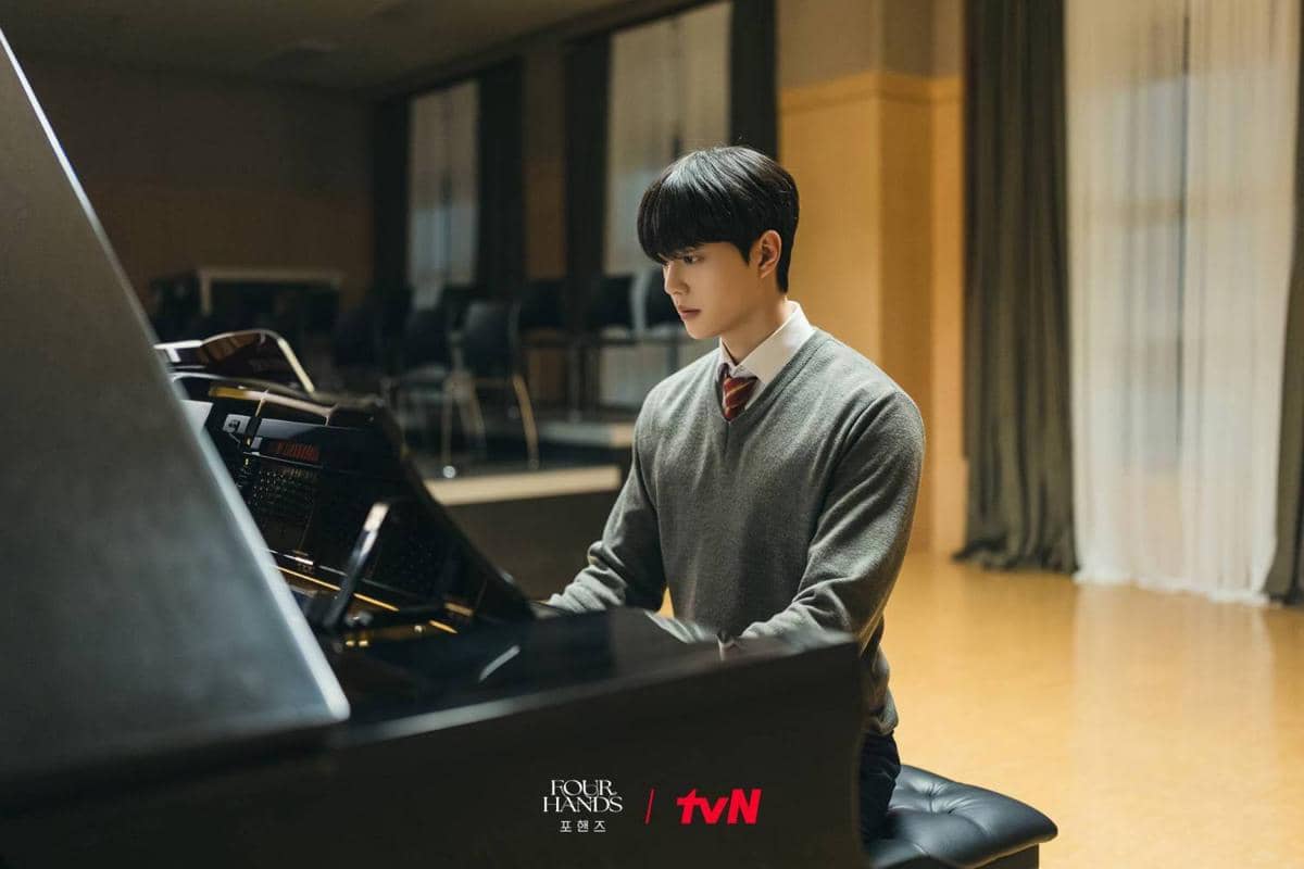 Potongan adegan drama Four Hands, Two Sonatas dari tvN Drama dengan suasana cerita bertema musik klasik.