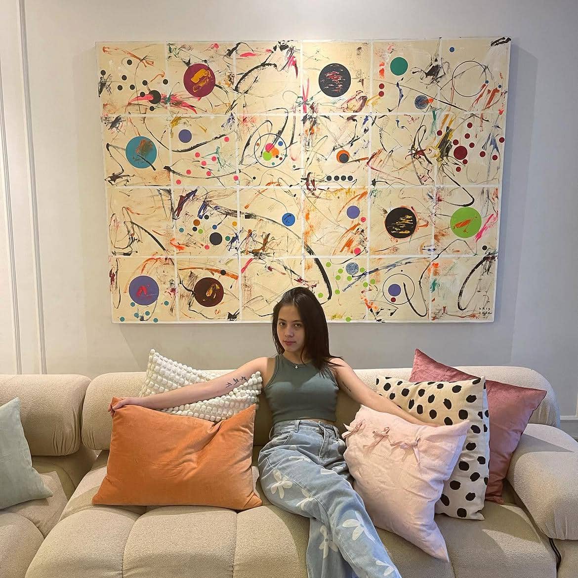 inspirasi padu padan celana jeans ala Adhisty Zara