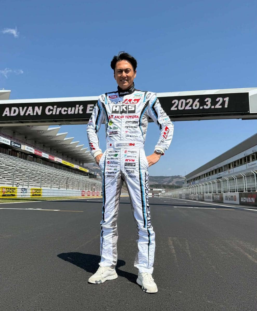 Potret Nobuteru Taniguchi, legenda D1GP, dalam dokumentasi IMX yang berkaitan dengan dunia otomotif.