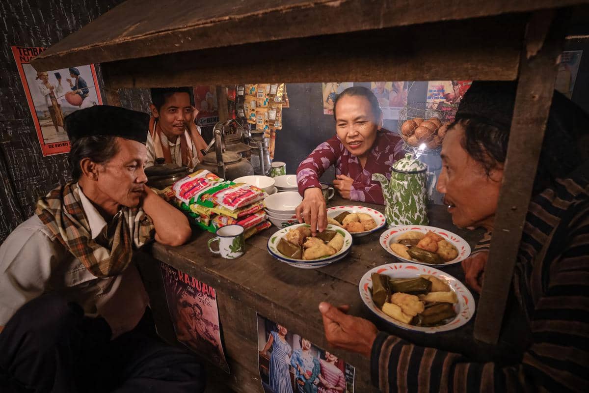 Lapar Tengah Malam? 4 Nasi Kucing Paling Ramai di Solo Buka Sampai Subuh