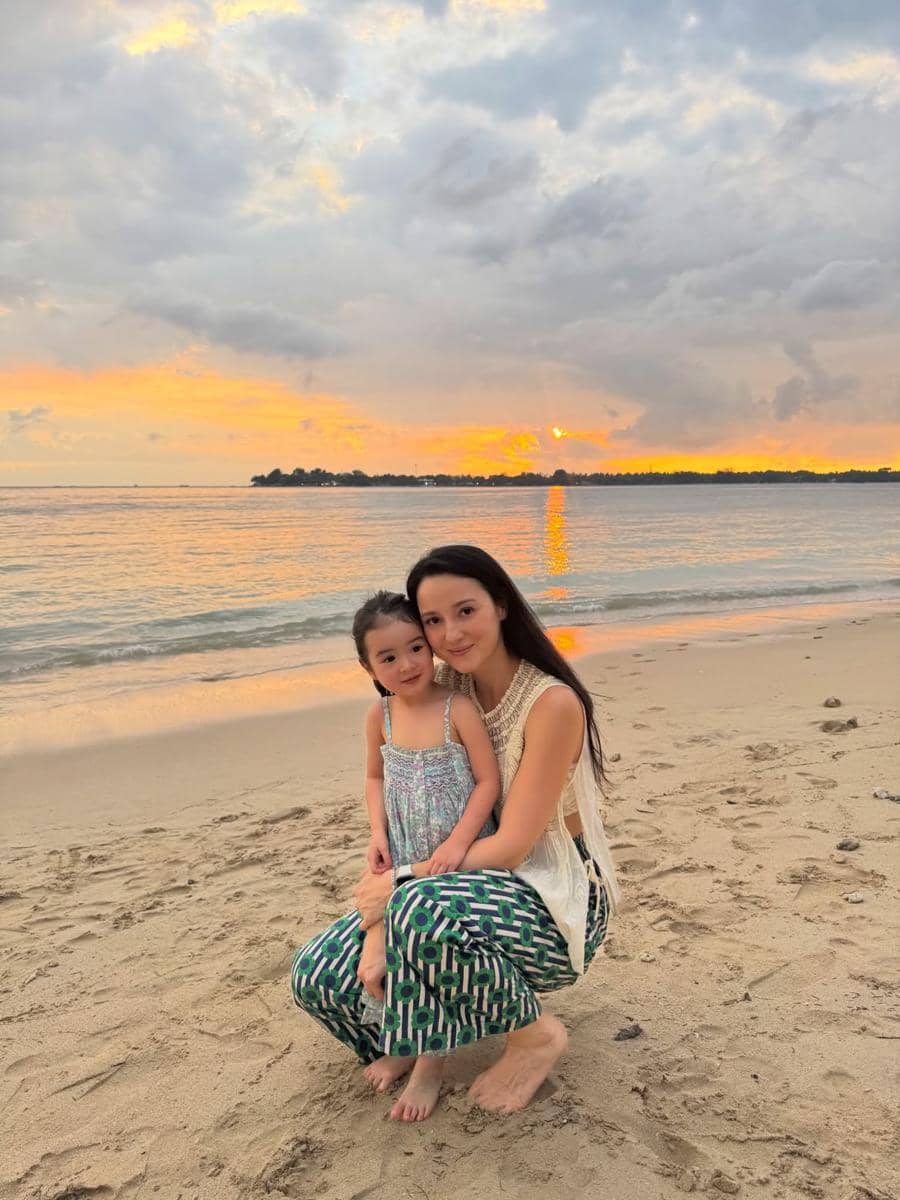 OOTD ibu-anak ala Julie Estelle dan Brielle 