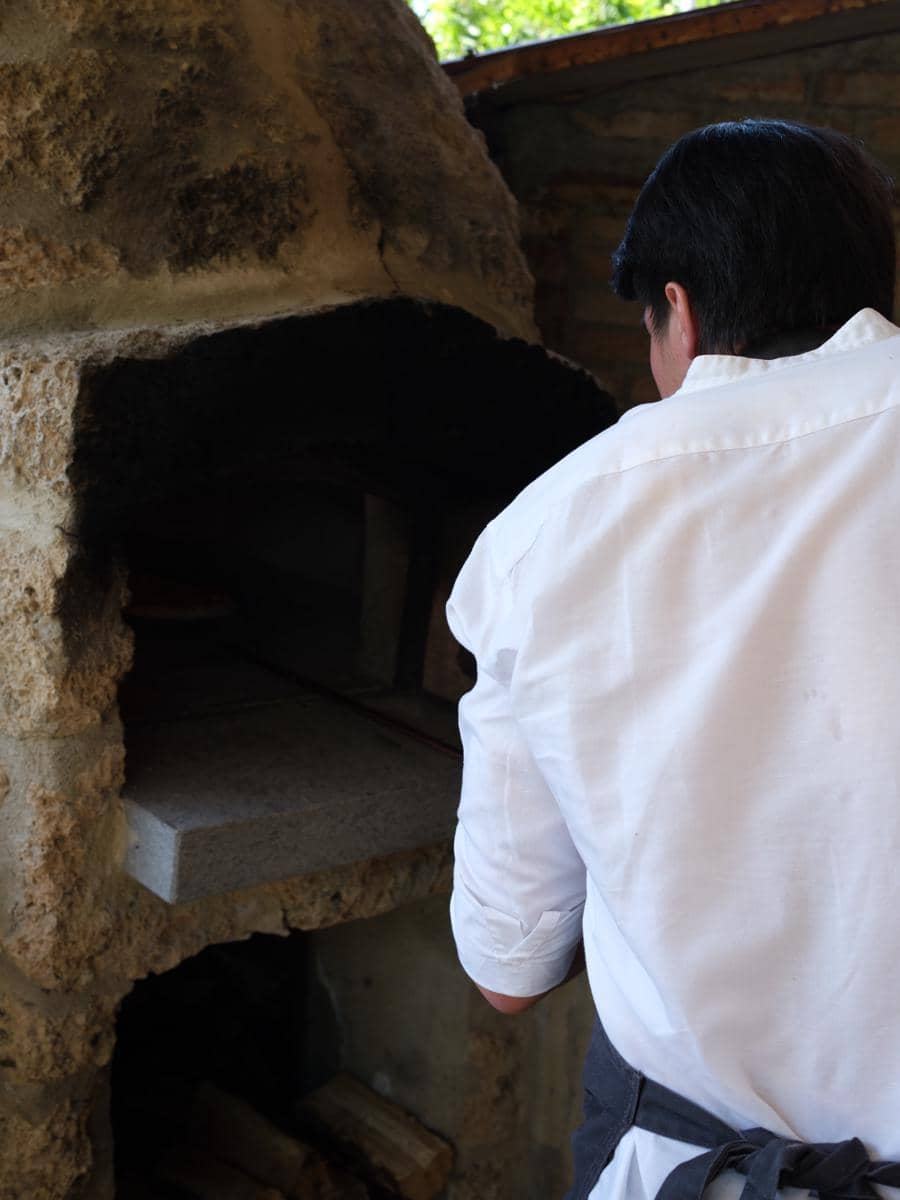 El Rumi dan Syifa Hadju saat belajar membuat pizza di Tuscany
