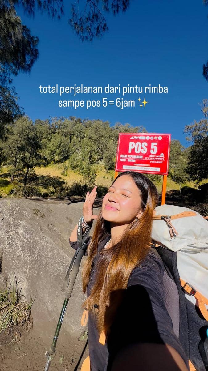 Bella Graceva mendaki Gunung Lawu via Cetho