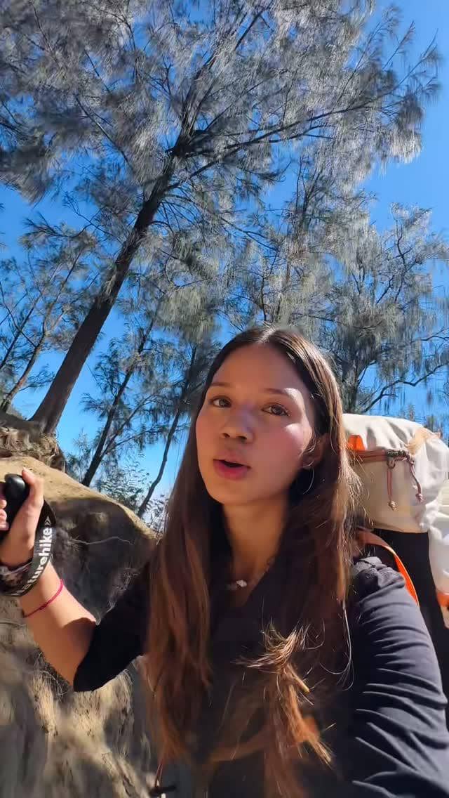 Bella Graceva mendaki Gunung Lawu via Cetho