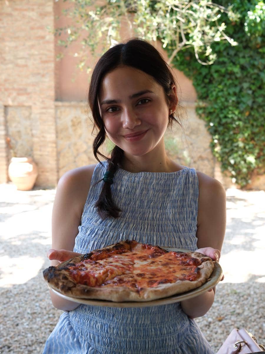 El Rumi dan Syifa Hadju saat belajar membuat pizza di Tuscany