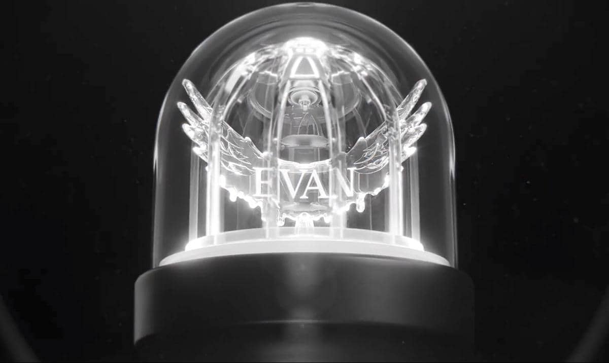 Tampilan desain light stick resmi milik EVAN dalam cuplikan video yang diunggah melalui kanal YouTube.