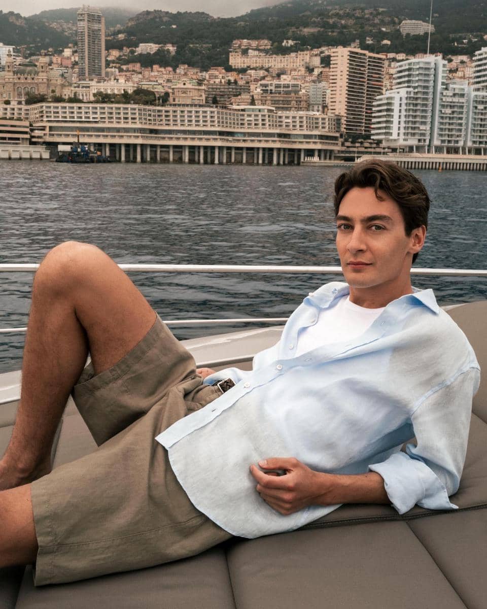 George Russell berpose dalam potret yang diunggah melalui akun Instagram pribadinya, @georgerussell63.
