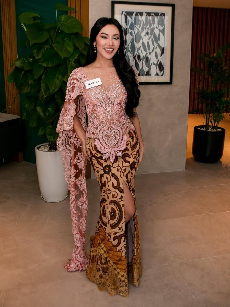 Miss Indonesia di sesi Deep Interview Miss World 2026