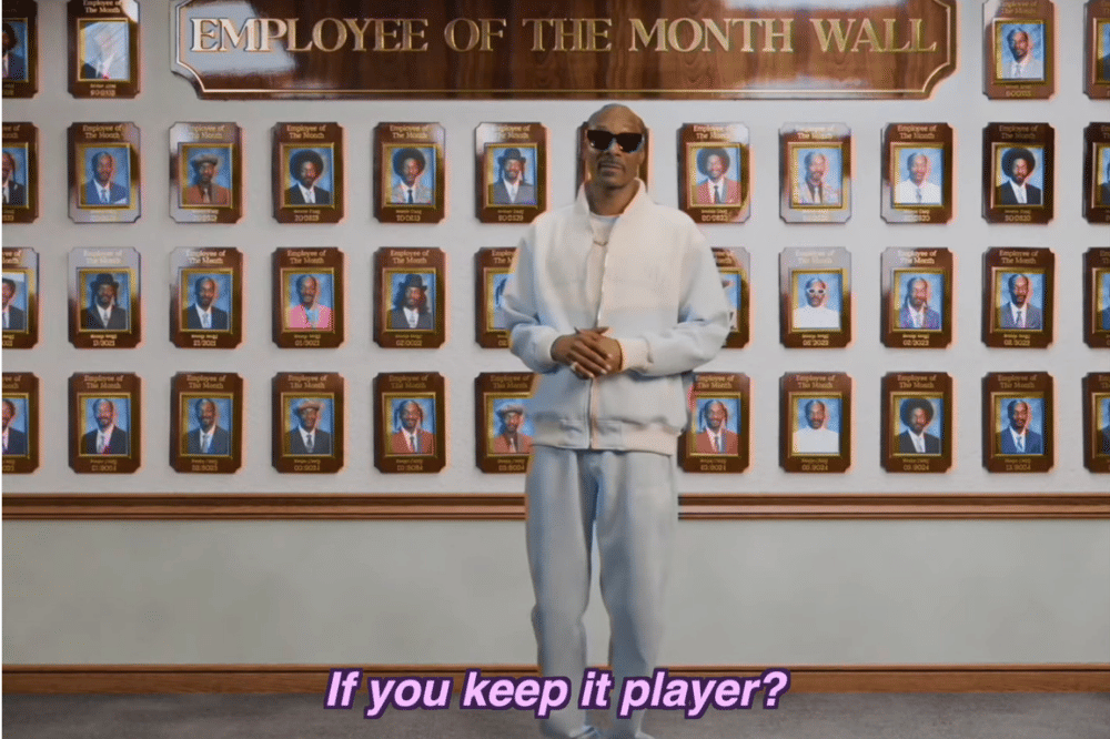 Snoop Dogg tengah buka loker untuk cicipi es krim (youtube.com/Deel)