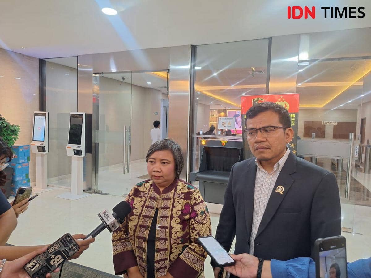 Ketua Komnas HAM Anis Hidayah dan Komisioner Komnas HAM Saurlin P Siagian usai bertemu Wakapolri membahas penilaian HAM di Mabes Polri, Seni