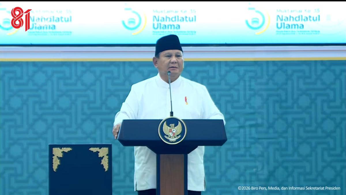 Presiden Prabowo Subianto resmi menerima Kartu Tanda Anggota Nahdlatul Ulama (KartaNu) di Pondok Pesantren Bahrul Ulum, Tambakberas, Jombang