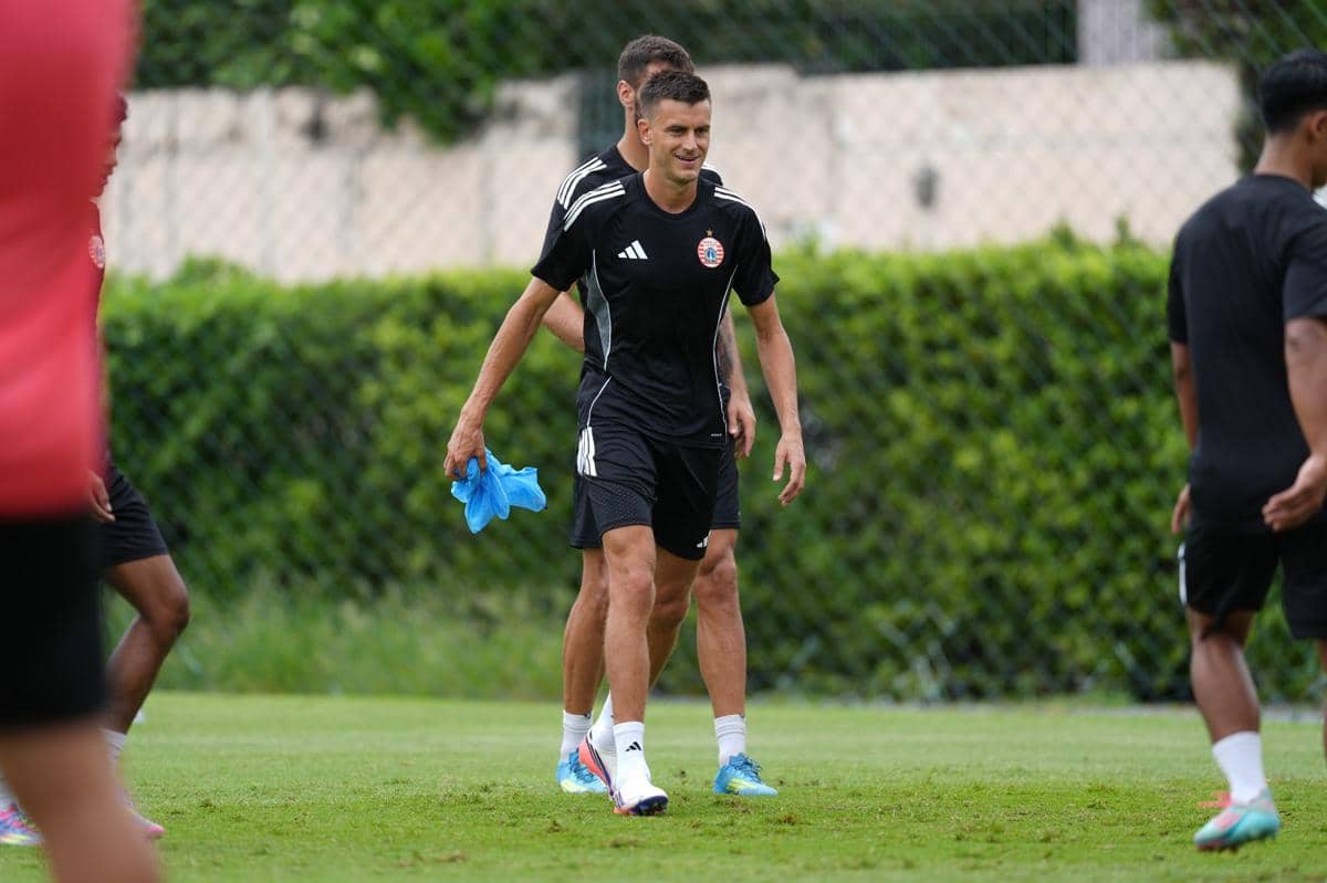Alexander Jeremejeff, pemain anyar Persija, diperkenalkan sebagai bagian dari skuad klub sepak bola tersebut.