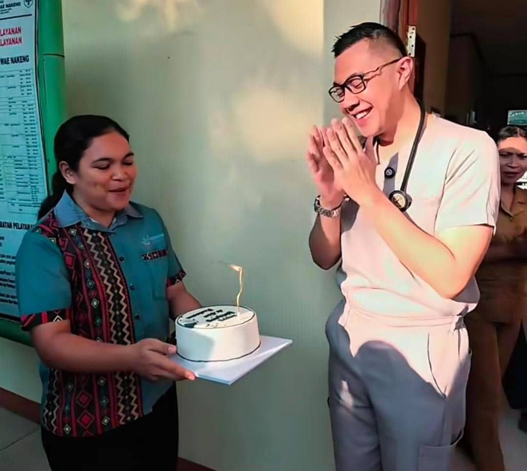 dr. Gia jadi relawan korban gempa NTT