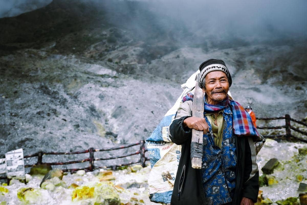 ilustrasi porter gunung