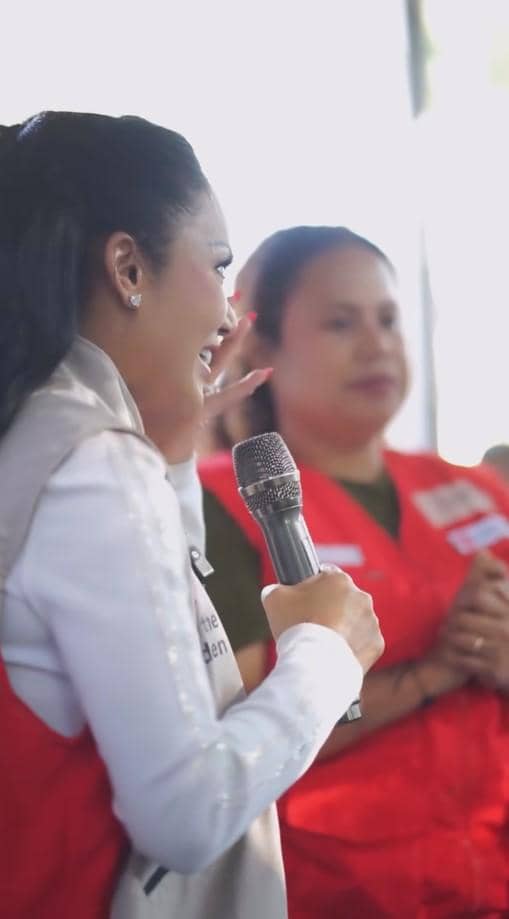 Kris Dayanti dan Yuni Shara dalam kunjungan ke Nusa Tenggara Timur, sebagaimana diunggah di Instagram.