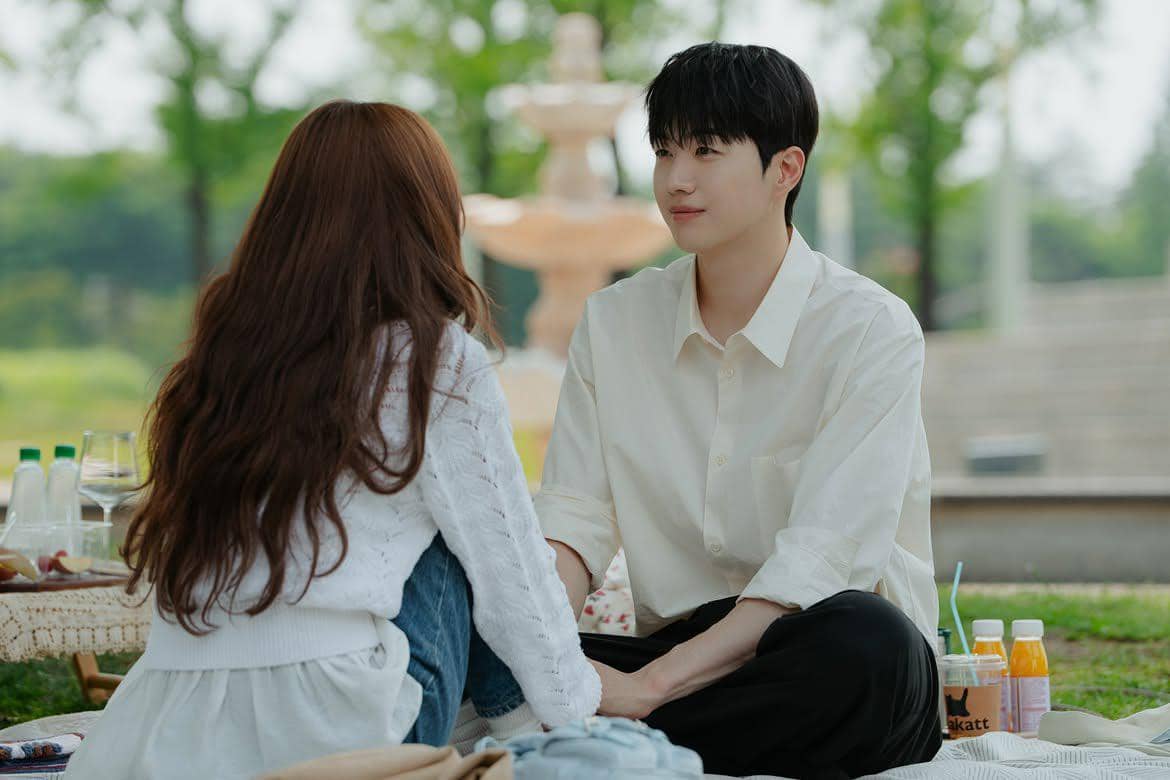 Kim Hye Jun dan Kang Hoon dalam drama My Bias, My Boss, seperti dibagikan melalui akun Instagram NPIO Official.