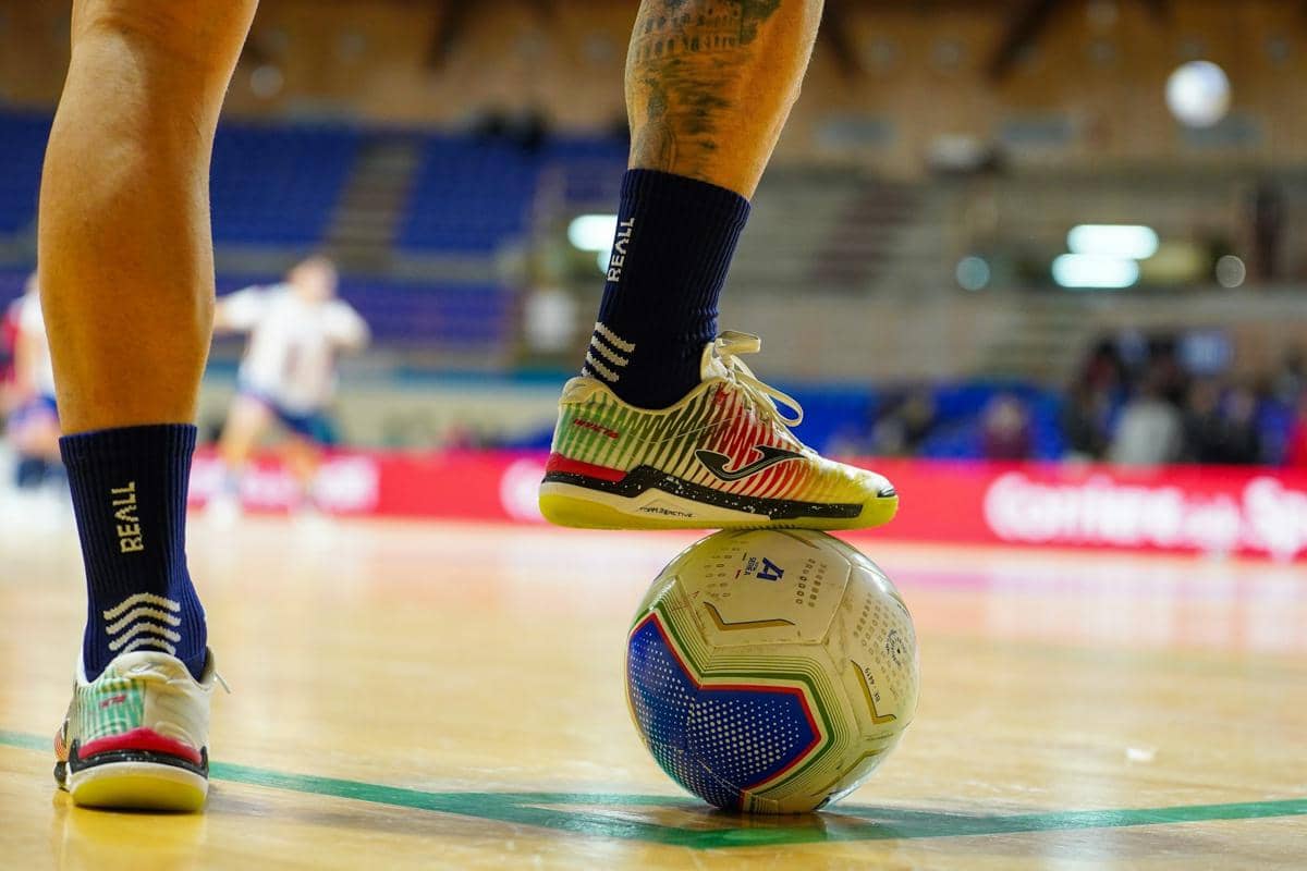 Tips Memilih Sepatu Futsal untuk Posisi Flank, Bikin Gacor!