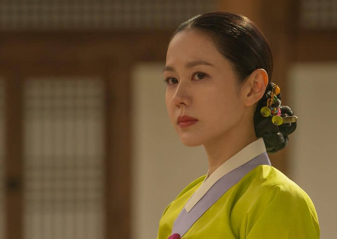 5 Pesona Son Ye Jin Memerankan Nyonya Jo di The Scandal