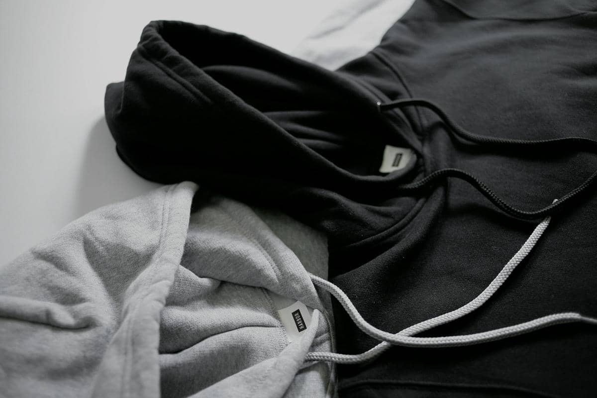 4 Cara Melipat Hoodie yang Praktis, Lemari Jadi Lebih Rapi